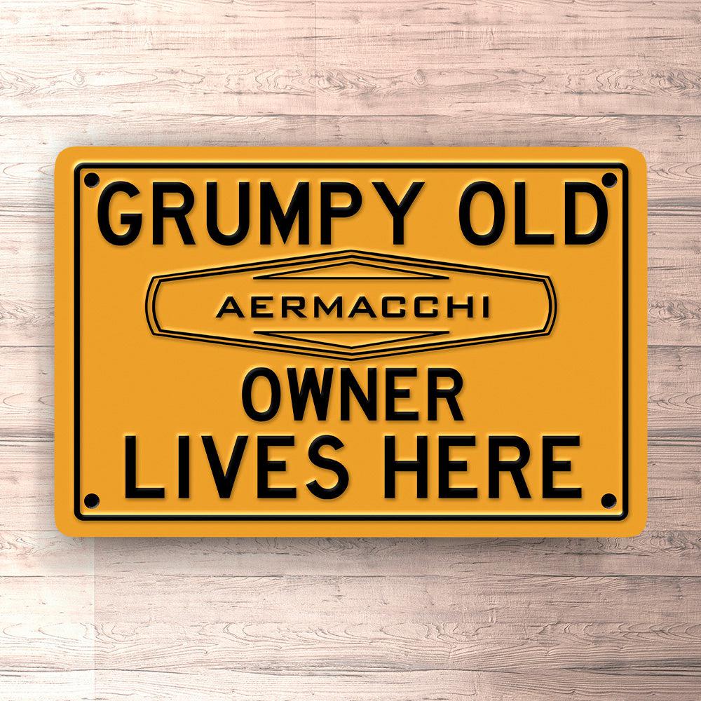 Aermacchi Grumpy Old Ajs Owner Lives Here Skilte, Musemåtte, Dørmåtte , Plakat-Skilte-Aermacchi-Garage Culture Shop- garage - man cave - merchandise