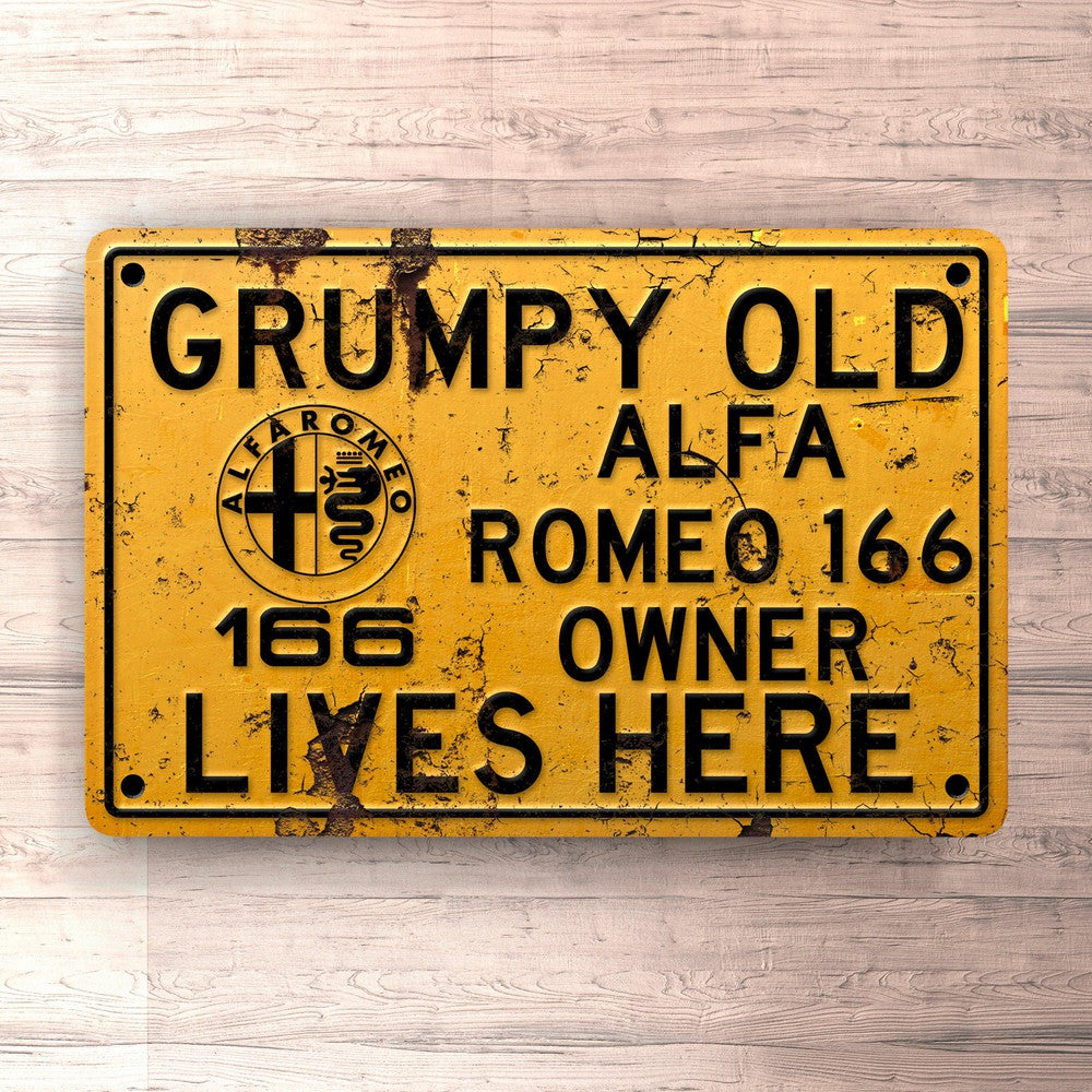 Alfa Romeo Grumpy Old Alfa Romeo 166 Owner Lives Here Skilte, Musemåtte, Dørmåtte-Skilte-Alfa Romeo-Garage Culture Shop- garage - man cave - merchandise