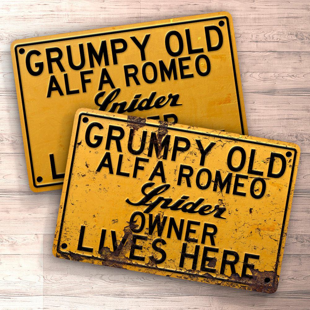 Alfa Romeo Grumpy Old Alfa Romeo Spider Owner Lives Here Skilte, Musemåtte, Dørmåtte , Plakat-Skilte-Alfa Romeo-Garage Culture Shop- garage - man cave - merchandise