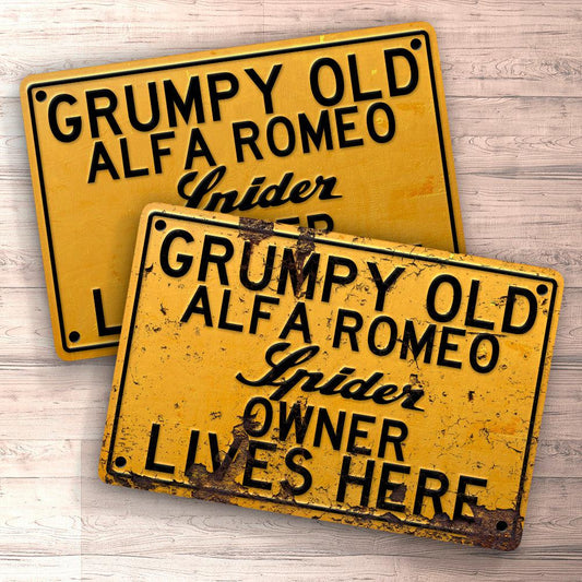 Alfa Romeo Grumpy Old Alfa Romeo Spider Owner Lives Here Skilte, Musemåtte, Dørmåtte , Plakat-Skilte-Alfa Romeo-Garage Culture Shop- garage - man cave - merchandise