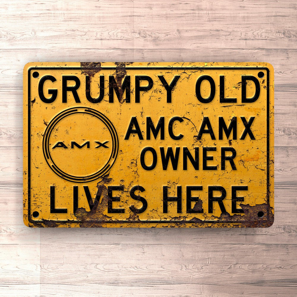 Amc AMX Grumpy Old Amc AMX Owner Lives Here Skilte, Musemåtte, Dørmåtte-Skilte-AMC-Garage Culture Shop- garage - man cave - merchandise