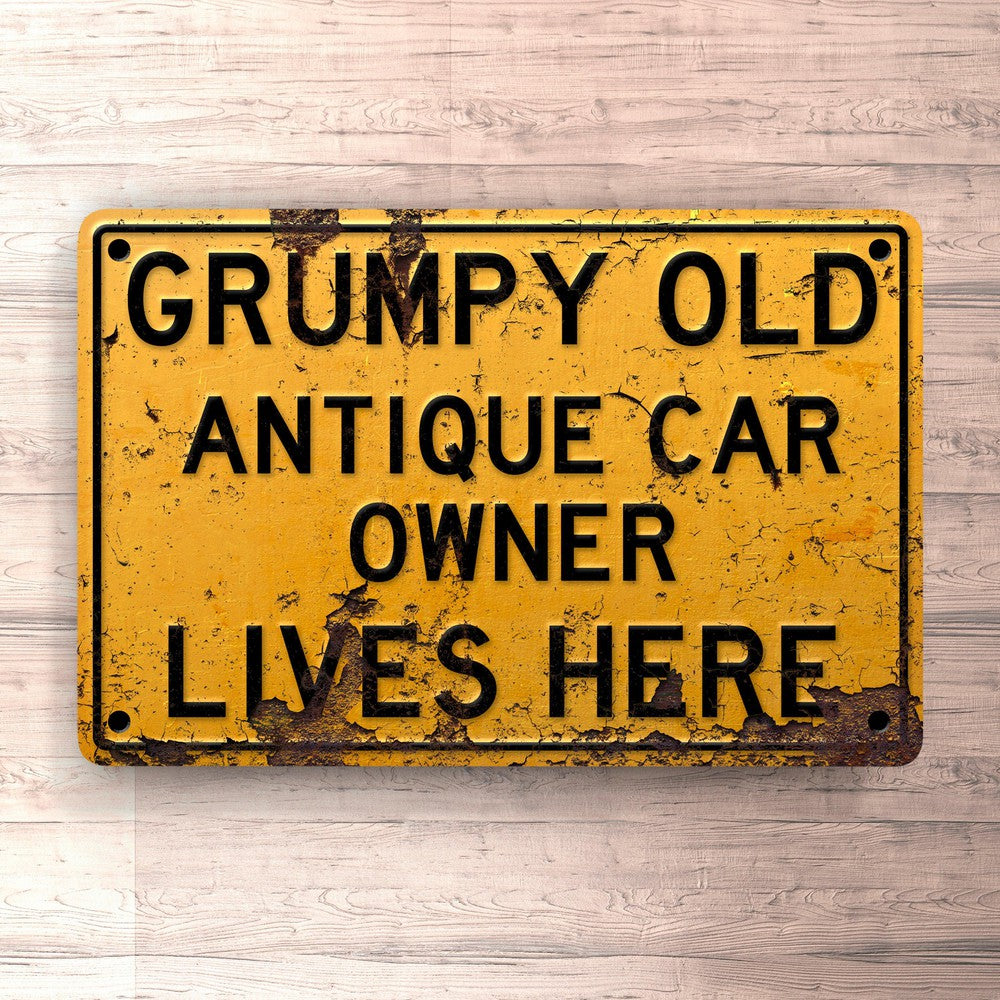 Antique Car Grumpy Old Antique Car Owner Lives Here Skilte, Musemåtte, Dørmåtte-Skilte-Antique Car-Garage Culture Shop- garage - man cave - merchandise