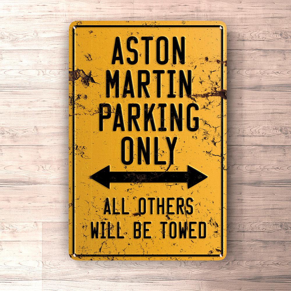 Aston Martin Parking Only Skilte, Musemåtte, Dørmåtte-Parking skilte-Aston Martin-Garage Culture Shop- garage - man cave - merchandise