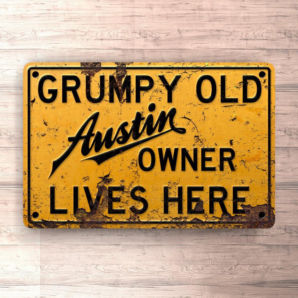 Austin Grumpy Old Austin Owner Lives Here Skilte, Musemåtte, Dørmåtte-Skilte-Austin-Garage Culture Shop- garage - man cave - merchandise