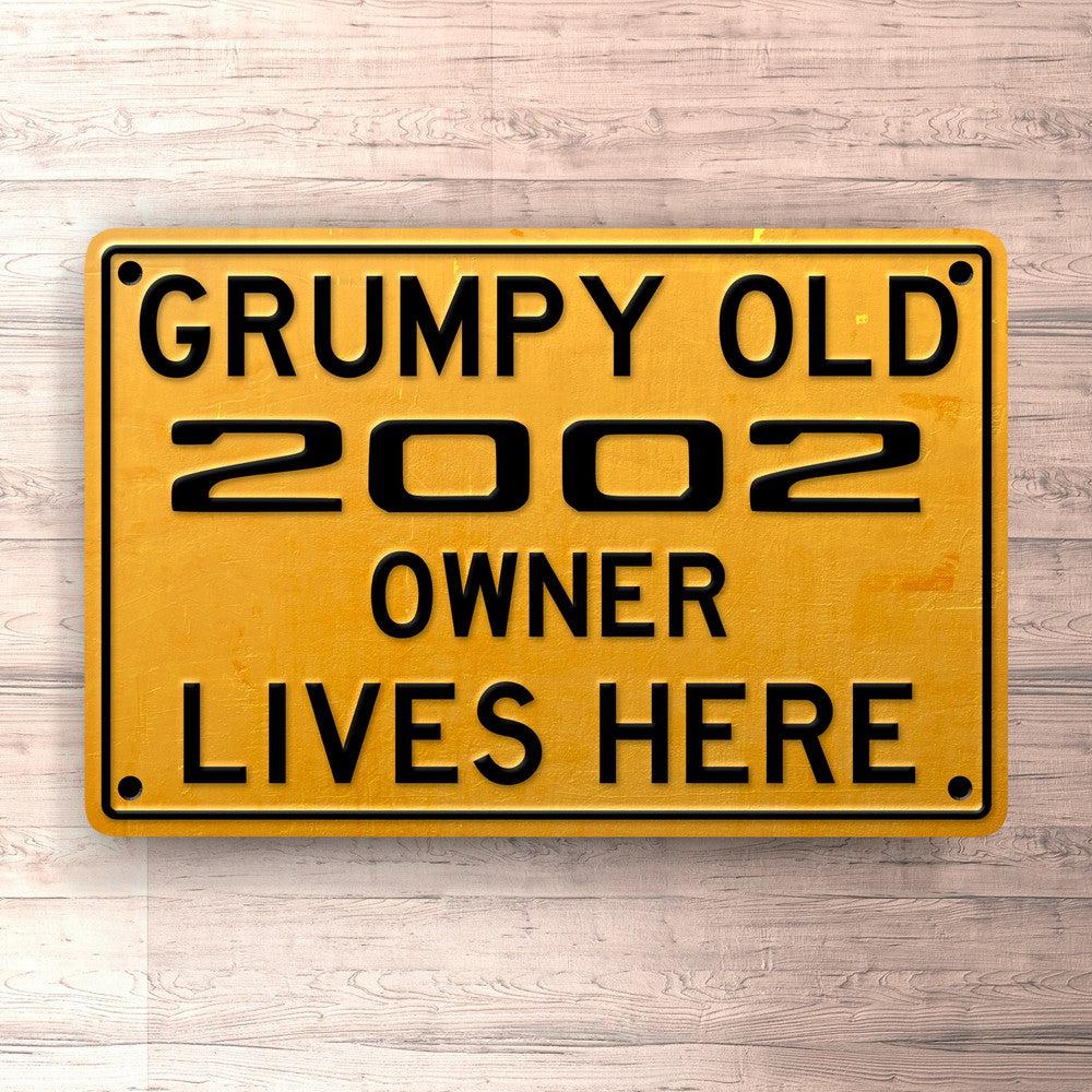BMW Grumpy Old BMW 2002 Owner Lives Here Skilte, Musemåtte, Dørmåtte , Plakat-Skilte-BMW-Garage Culture Shop- garage - man cave - merchandise