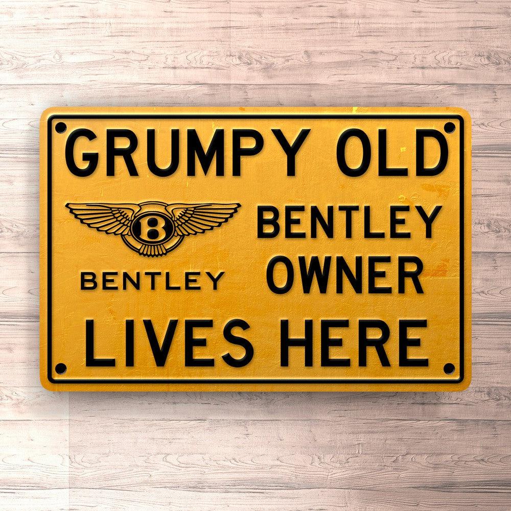 Bentley Grumpy Old Bentley Owner Lives Here Skilte, Musemåtte, Dørmåtte-Skilte-Bentley-Garage Culture Shop- garage - man cave - merchandise