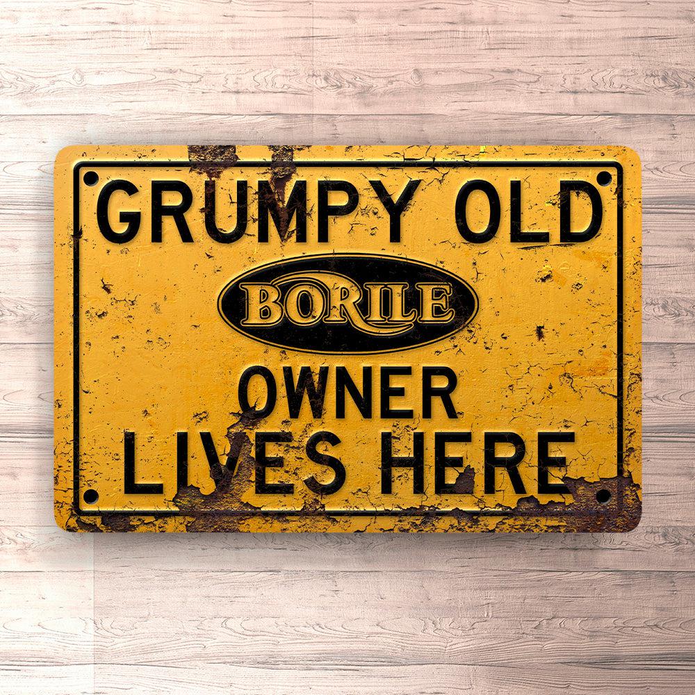 Borile Grumpy Old Borile Owner Lives Here Skilte, Musemåtte, Dørmåtte-Skilte-Borile-Garage Culture Shop- garage - man cave - merchandise