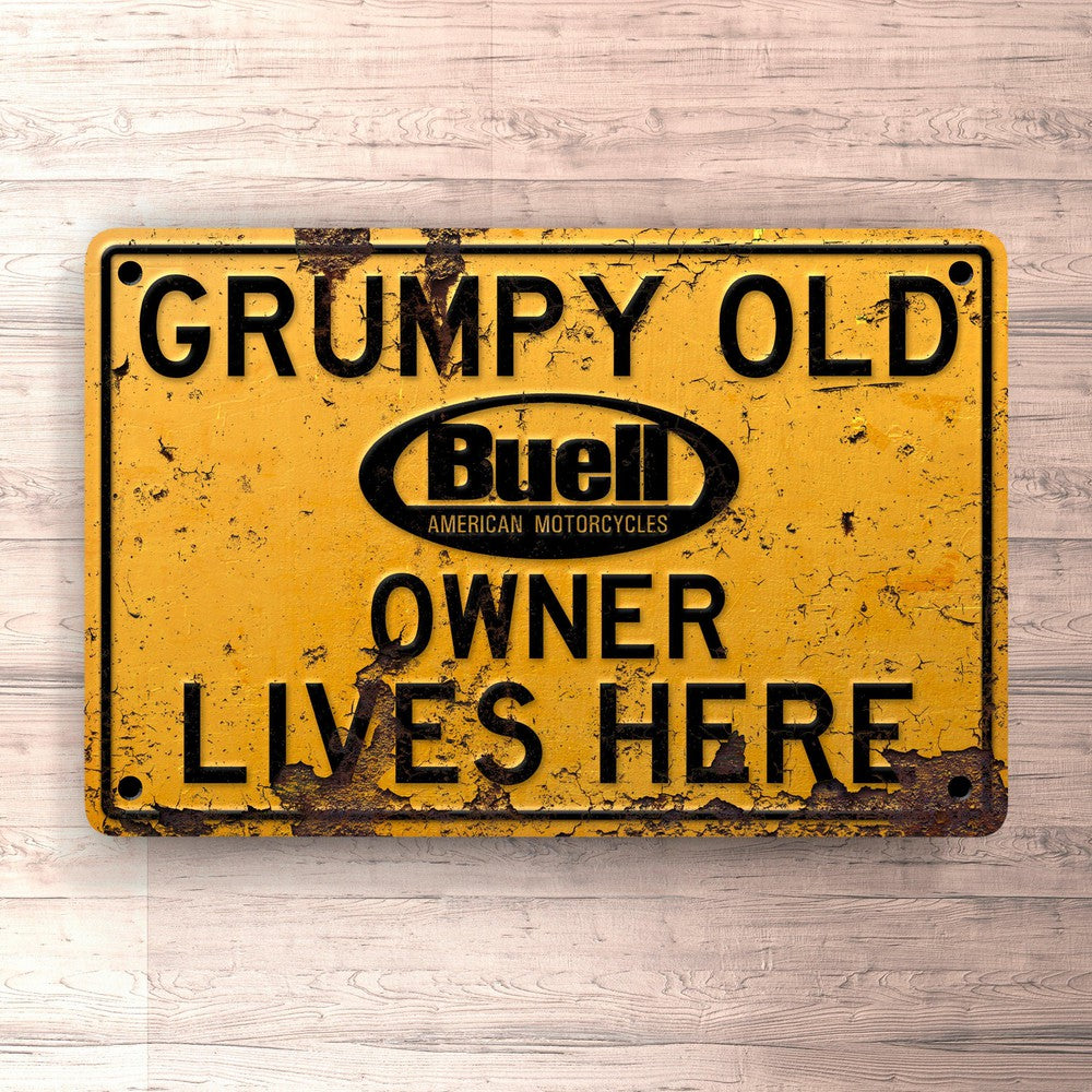Buell Grumpy Old Buell Owner Lives Here Skilte, Musemåtte, Dørmåtte-Skilte-Buell-Garage Culture Shop- garage - man cave - merchandise