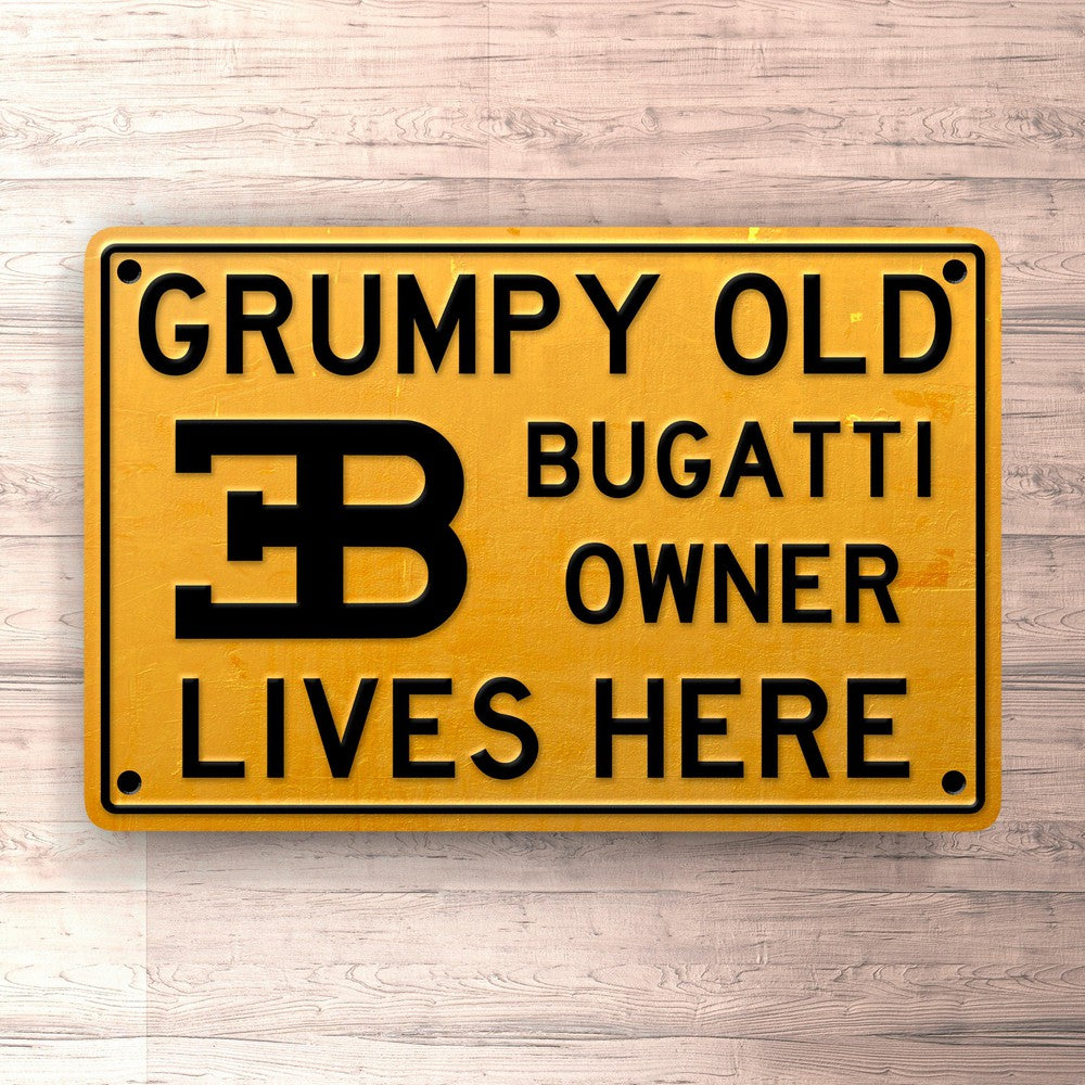 Bugatti Grumpy Old Bugatti Owner Lives Here Skilte, Musemåtte, Dørmåtte , Plakat-Skilte-Bugatti-Garage Culture Shop- garage - man cave - merchandise