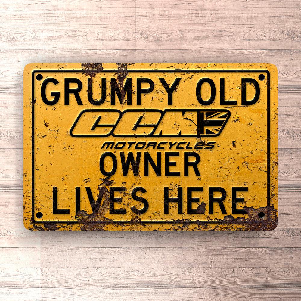 Ccm Grumpy Old Ccm Owner Lives Here Skilte, Musemåtte, Dørmåtte-Skilte-CCM-Garage Culture Shop- garage - man cave - merchandise