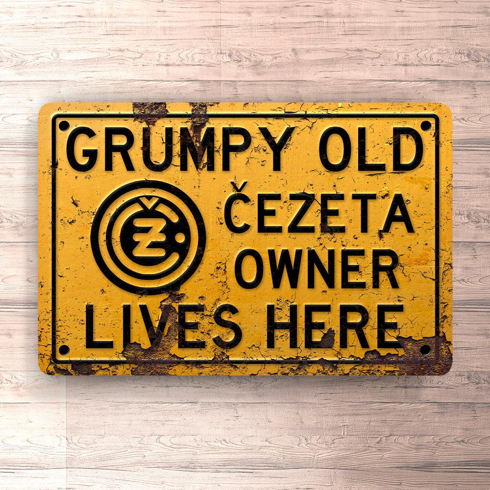 Čezeta Grumpy Old Čezeta Owner Lives Here Skilte, Musemåtte, Dørmåtte-Skilte-Čezeta-Garage Culture Shop- garage - man cave - merchandise