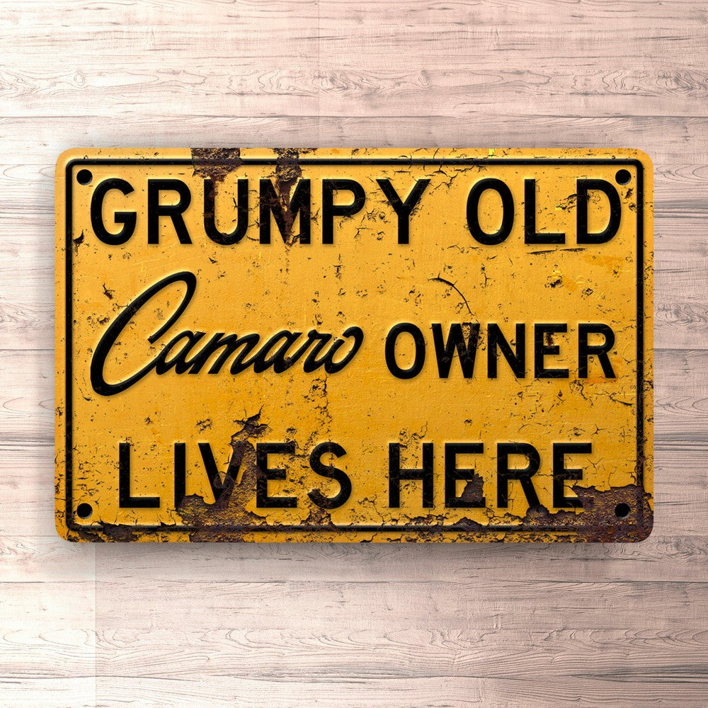 Chevrolet Camaro Grumpy Old Chevrolet Camaro Owner Lives Here Skilte, Musemåtte, Dørmåtte-Skilte-Chevrolet-Garage Culture Shop- garage - man cave - merchandise