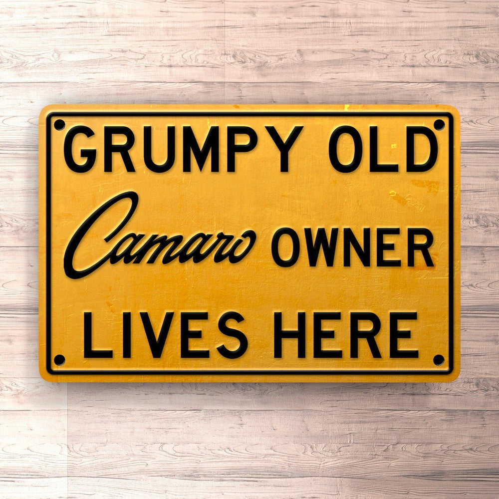 Chevrolet Camaro Grumpy Old Chevrolet Camaro Owner Lives Here Skilte, Musemåtte, Dørmåtte , Plakat-Skilte-Chevrolet-Garage Culture Shop- garage - man cave - merchandise