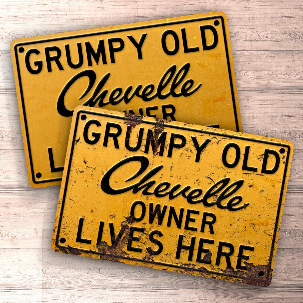 Chevrolet Chevelle Grumpy Old Chevrolet Chevelle Owner Lives Here Skilte, Musemåtte, Dørmåtte , Plakat-Skilte-Chevrolet-Garage Culture Shop- garage - man cave - merchandise