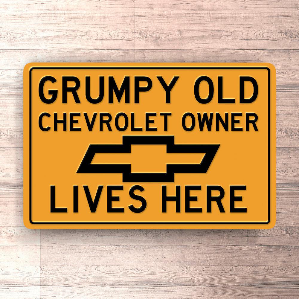 Chevrolet Grumpy Old Chevrolet Owner Lives Here Skilte, Musemåtte, Dørmåtte , Plakat-Skilte-Chevrolet-Garage Culture Shop- garage - man cave - merchandise