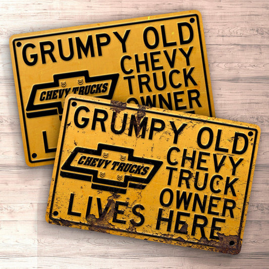 Chevy Truck Grumpy Old Chevy Truck Owner Lives Here Skilte, Musemåtte, Dørmåtte , Plakat-Skilte-Chevrolet-Garage Culture Shop- garage - man cave - merchandise