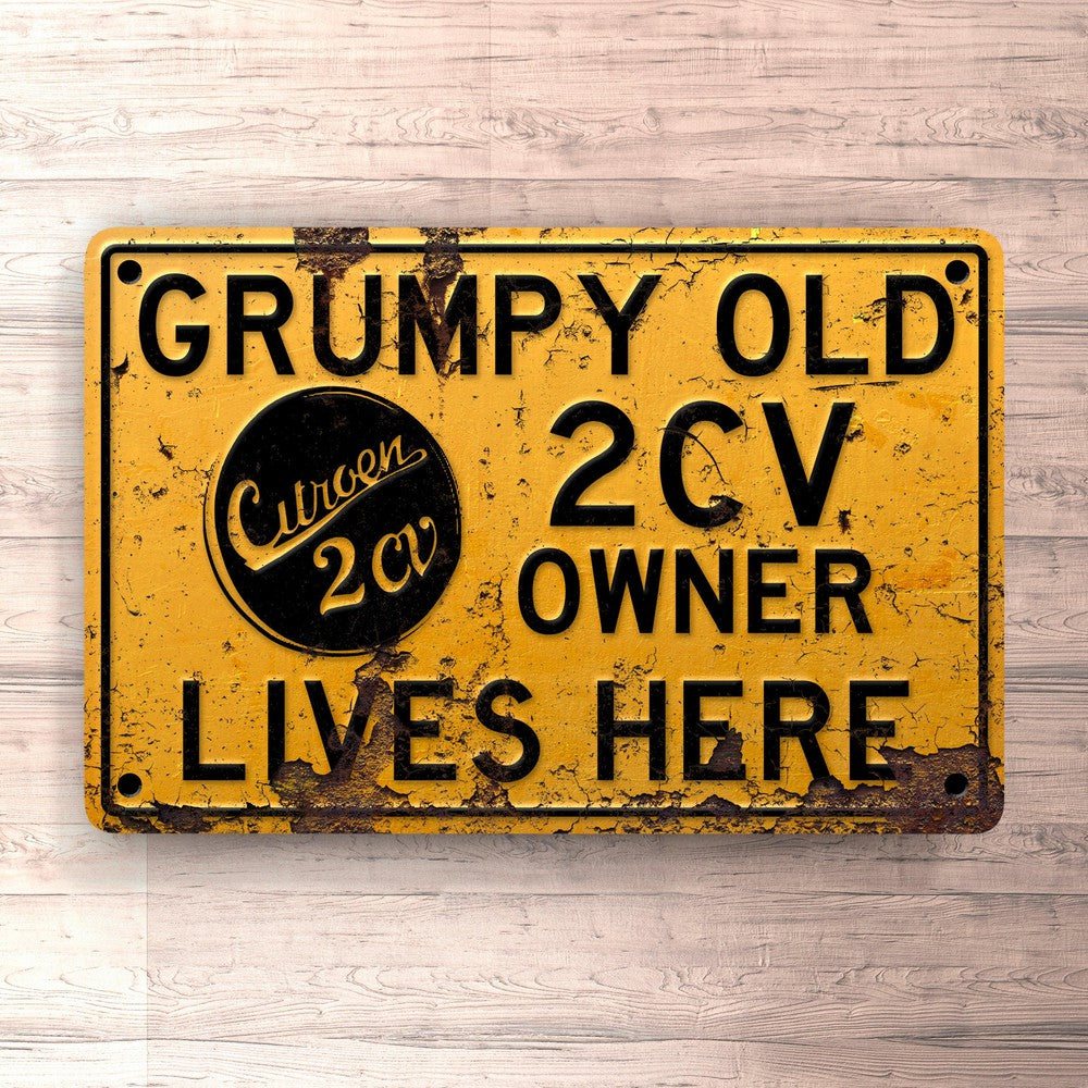 Citroen 2Cv Grumpy Old Citroen 2Cv Owner Lives Here Skilte, Musemåtte, Dørmåtte , Plakat-Skilte-Citroen-Garage Culture Shop- garage - man cave - merchandise