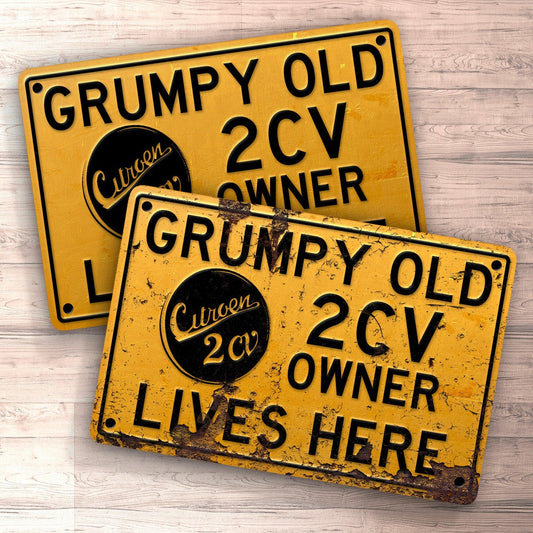 Citroen 2Cv Grumpy Old Citroen 2Cv Owner Lives Here Skilte, Musemåtte, Dørmåtte , Plakat-Skilte-Citroen-Garage Culture Shop- garage - man cave - merchandise