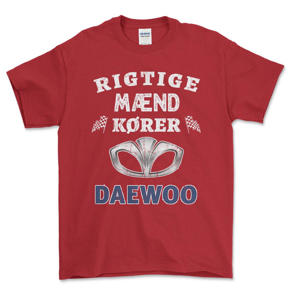 Daewoo Rigtige Mænd Kører - Unisex T-Shirt , Bomuld-Beklædning-Daewoo-Rød-S-Forside-Garage Culture Shop- garage - man cave - merchandise