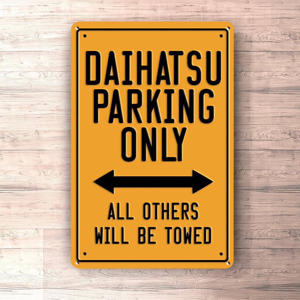 Daihatsu Parking Only Skilte, Musemåtte, Dørmåtte-Parking skilte-Daihatsu-Garage Culture Shop- garage - man cave - merchandise