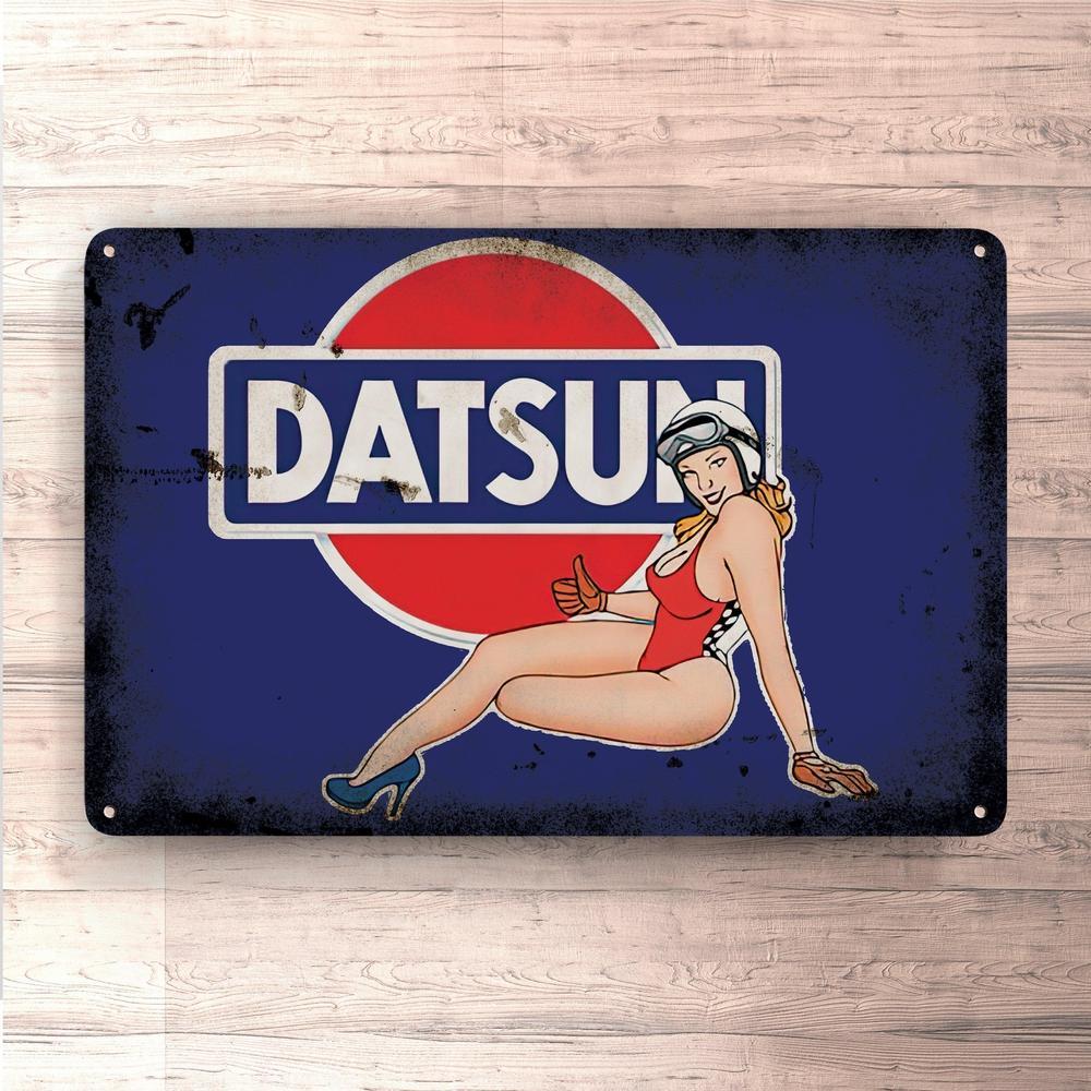 Datsun Pin-Up Vintage Skilte, Musemåtte, Dørmåtte-Skilte-Datsun-Garage Culture Shop- garage - man cave - merchandise