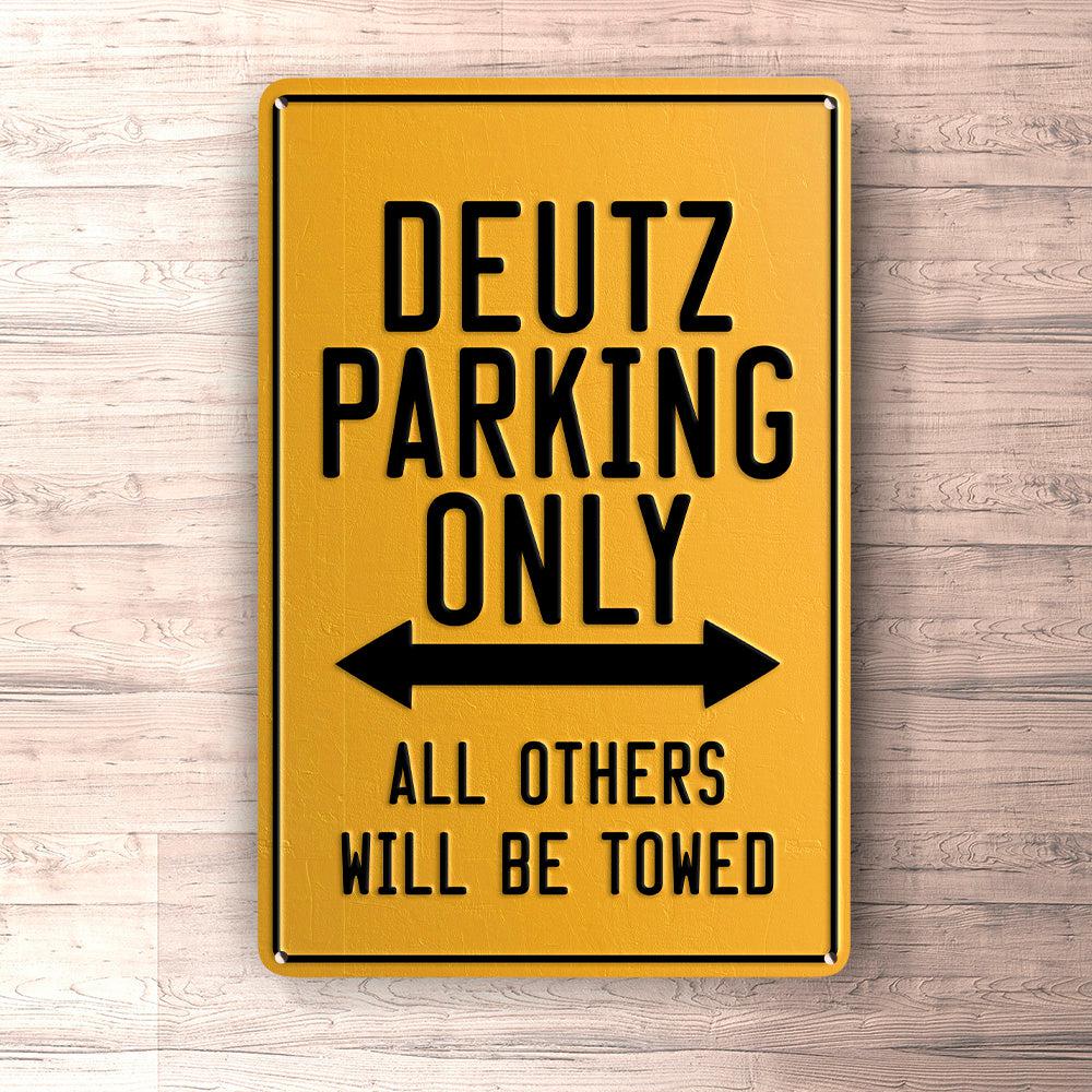Deutz Parking Only Skilte, Musemåtte, Dørmåtte , Plakat-Parking skilte-Deutz-Garage Culture Shop- garage - man cave - merchandise