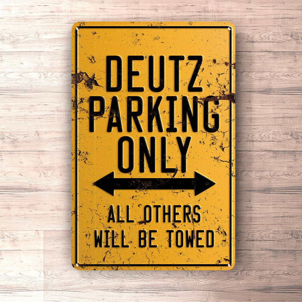 Deutz Parking Only Skilte, Musemåtte, Dørmåtte , Plakat-Parking skilte-Deutz-Garage Culture Shop- garage - man cave - merchandise