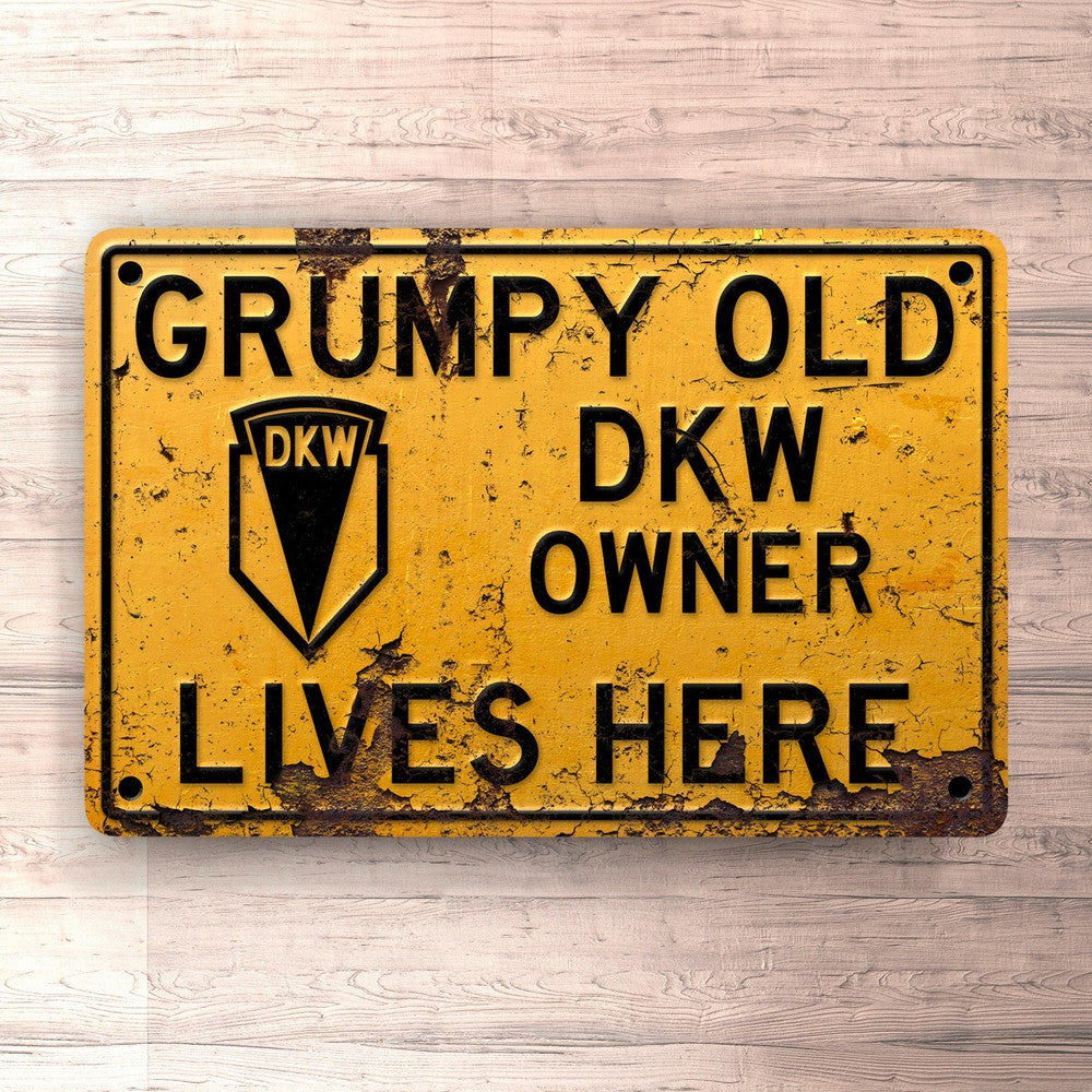 Dkw Grumpy Old Dkwowner Lives Here Skilte, Musemåtte, Dørmåtte , Plakat-Skilte-DKW-Garage Culture Shop- garage - man cave - merchandise