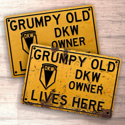 Dkw Grumpy Old Dkwowner Lives Here Skilte, Musemåtte, Dørmåtte , Plakat-Skilte-DKW-Garage Culture Shop- garage - man cave - merchandise
