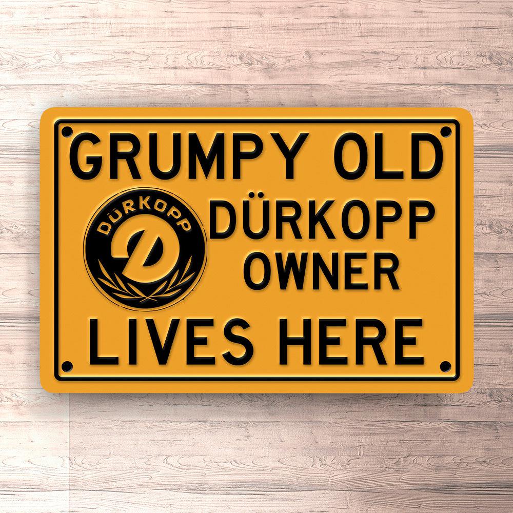 Dürkopp Grumpy Old Dürkopp Owner Lives Here Skilte, Musemåtte, Dørmåtte , Plakat-Skilte-Dürkopp-Garage Culture Shop- garage - man cave - merchandise