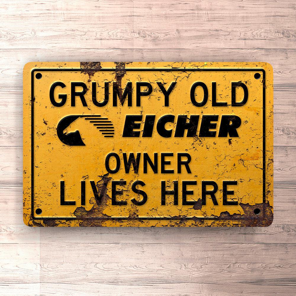 Eicher Grumpy Old Eicher Owner Lives Here Skilte, Musemåtte, Dørmåtte-Skilte-Eicher-Garage Culture Shop- garage - man cave - merchandise