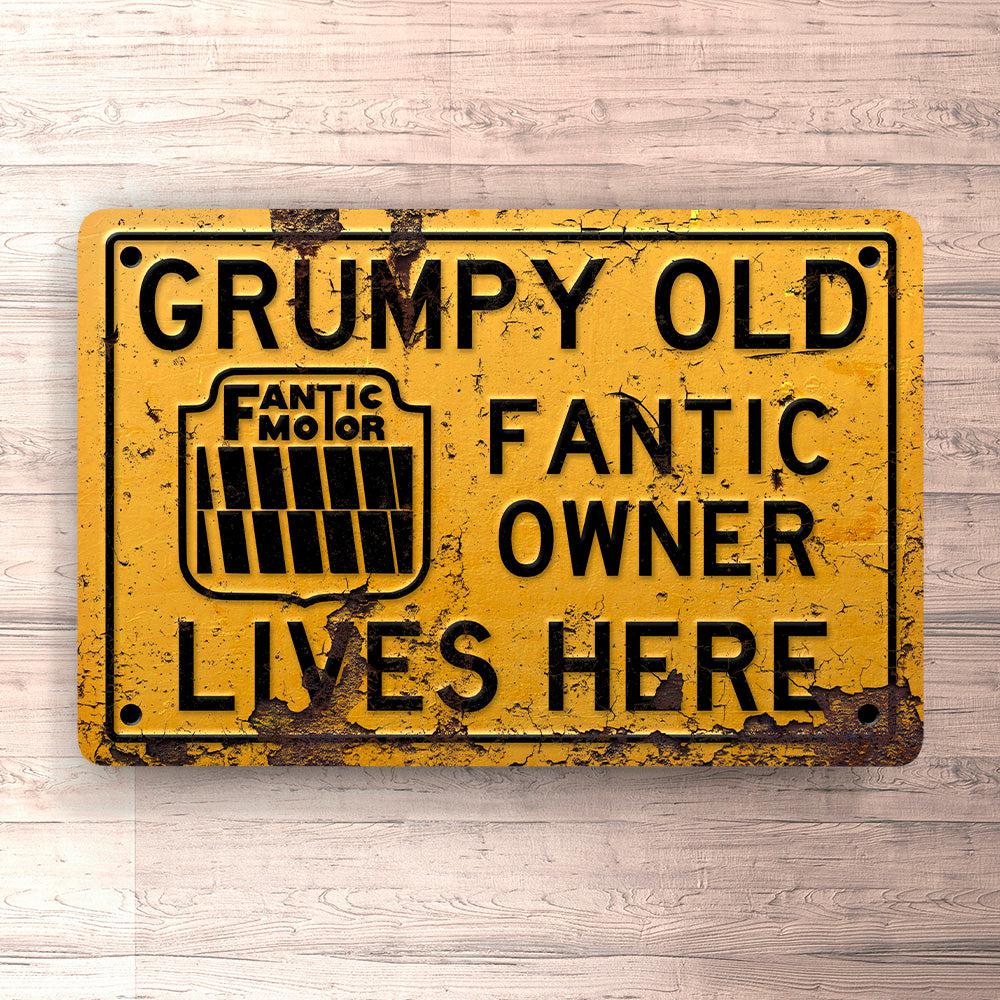 Fantic Grumpy Old Fantic Owner Lives Here Skilte, Musemåtte, Dørmåtte , Plakat-Skilte-Fantic-Garage Culture Shop- garage - man cave - merchandise