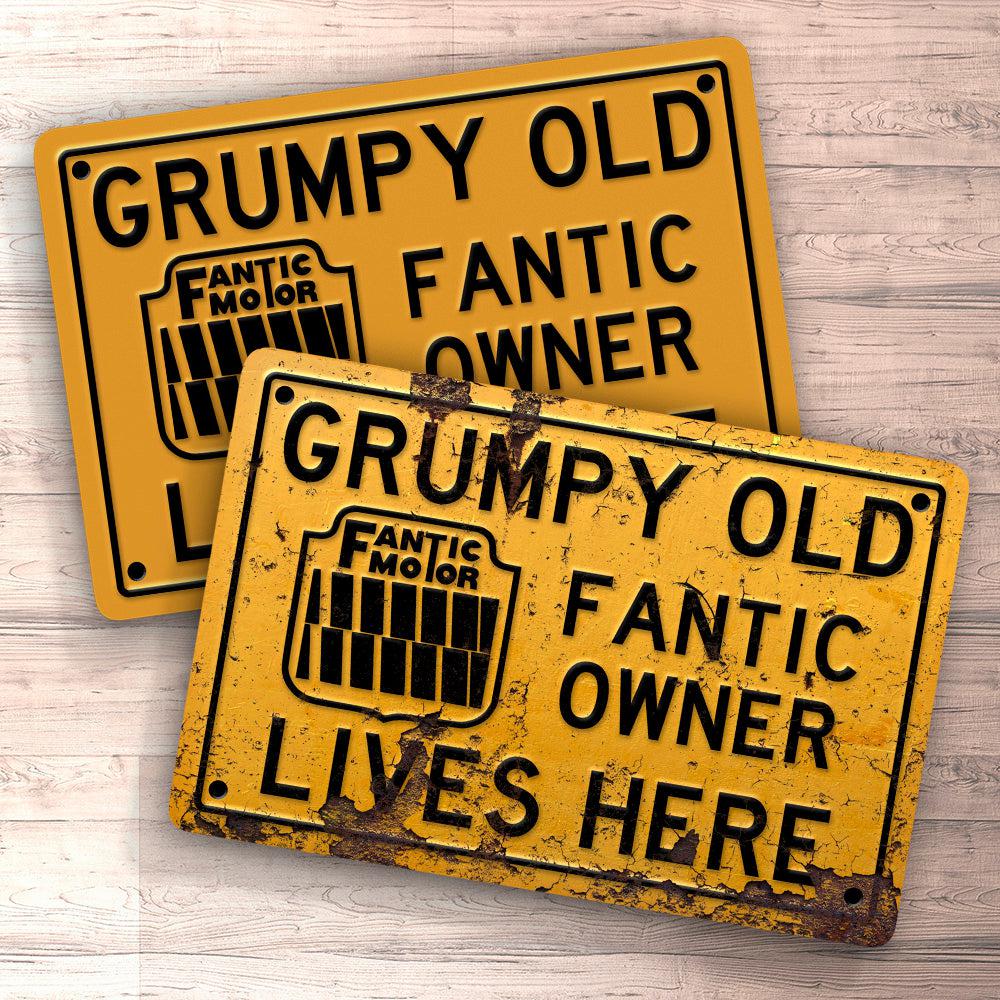 Fantic Grumpy Old Fantic Owner Lives Here Skilte, Musemåtte, Dørmåtte , Plakat-Skilte-Fantic-Garage Culture Shop- garage - man cave - merchandise