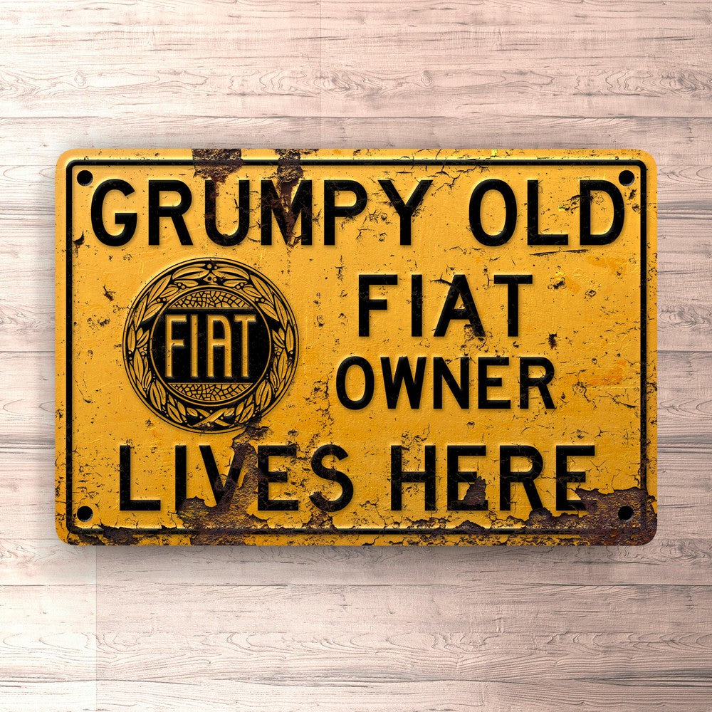 Fiat Grumpy Old Fiat Owner Lives Here Skilte, Musemåtte, Dørmåtte-Skilte-Fiat-Garage Culture Shop- garage - man cave - merchandise