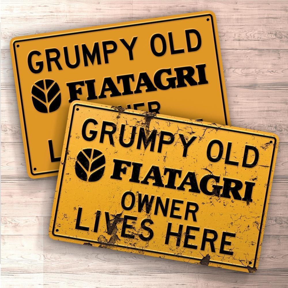 Fiatagri Grumpy Old Fiatagri Owner Lives Here Skilte, Musemåtte, Dørmåtte , Plakat-Skilte-Fiatagri-Garage Culture Shop- garage - man cave - merchandise