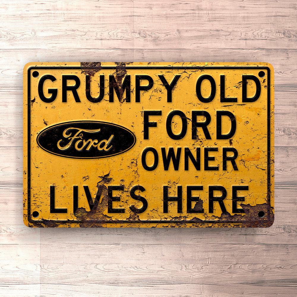 Ford Grumpy Old Ford Owner Lives Here Skilte, Musemåtte, Dørmåtte-Skilte-Ford-Garage Culture Shop- garage - man cave - merchandise