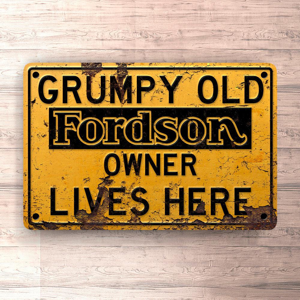 Fordson Grumpy Old Fordson Owner Lives Here Skilte, Musemåtte, Dørmåtte-Skilte-Fordson-Garage Culture Shop- garage - man cave - merchandise