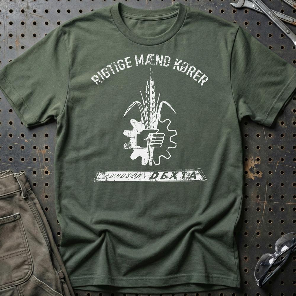 Fordson - Rigtige Mænd Kører Fordson Dexta Unisex T-Shirt , Bomuld-Beklædning-Fordson-Grøn Militær-S-Garage Culture Shop- garage - man cave - merchandise