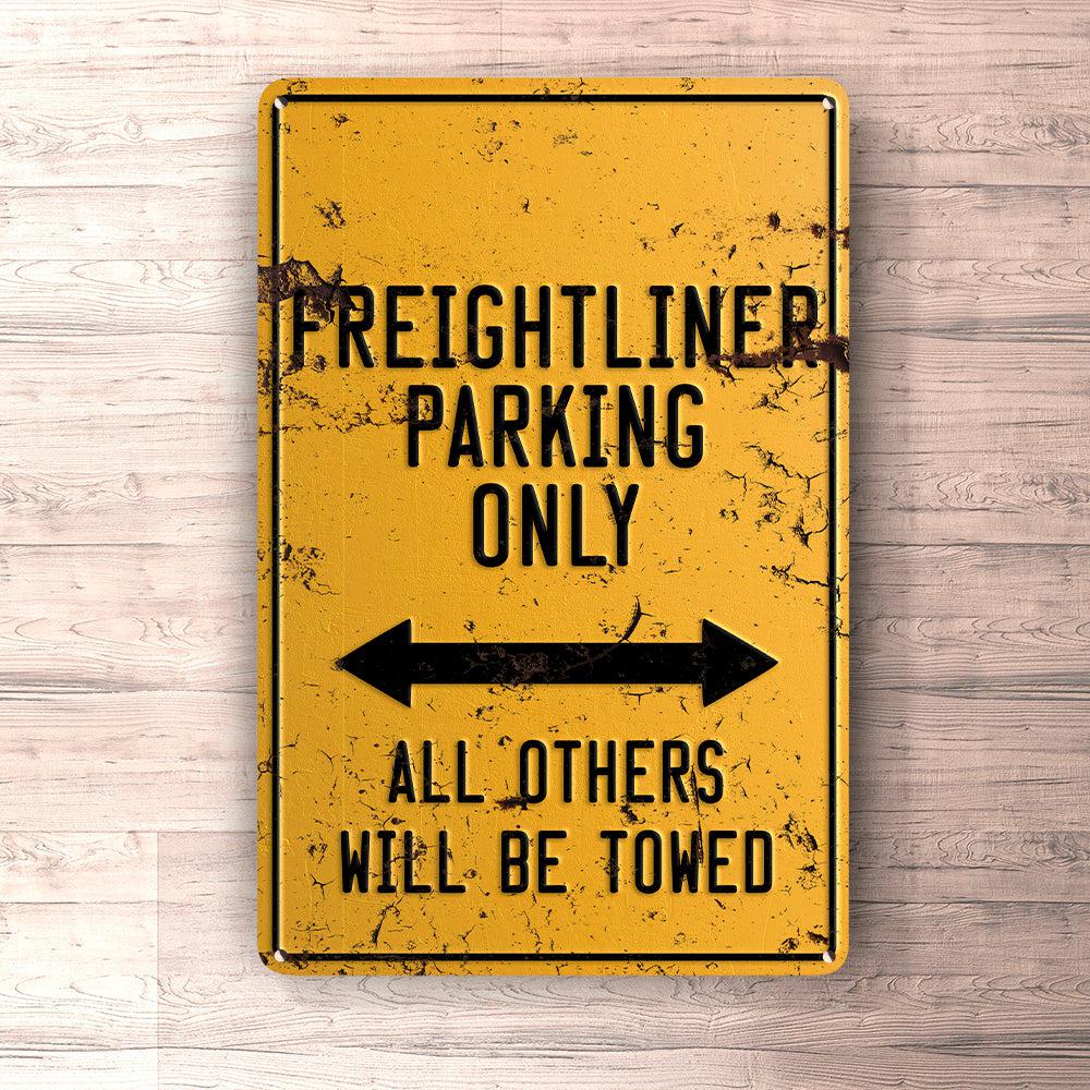 Freightliner Parking Only Skilte, Musemåtte, Dørmåtte-Parking skilte-Freightliner-Garage Culture Shop- garage - man cave - merchandise