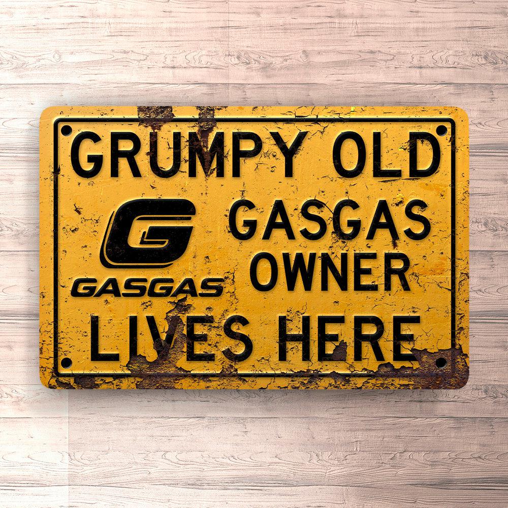 Gasgas Grumpy Old Gasgas Owner Lives Here Skilte, Musemåtte, Dørmåtte-Skilte-Gasgas-Garage Culture Shop- garage - man cave - merchandise