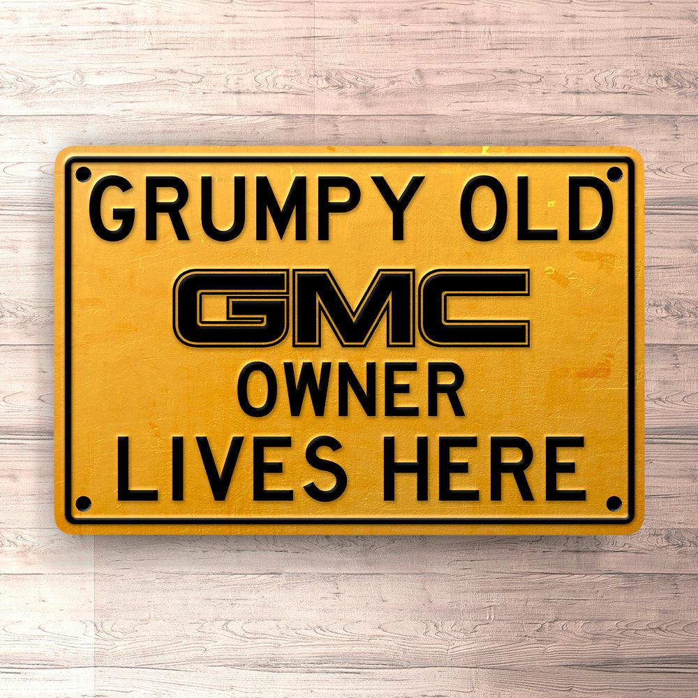 Gmc Grumpy Old Gmc Owner Lives Here Skilte, Musemåtte, Dørmåtte , Plakat-Skilte-GMC-Garage Culture Shop- garage - man cave - merchandise