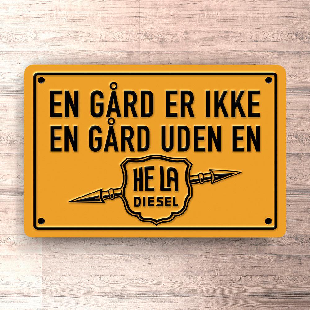 Hela Diesel En Gård Er Ikke En Gård Uden En Hela Diesel Skilte, Musemåtte, Dørmåtte , Plakat-Skilte-Hela-Garage Culture Shop- garage - man cave - merchandise
