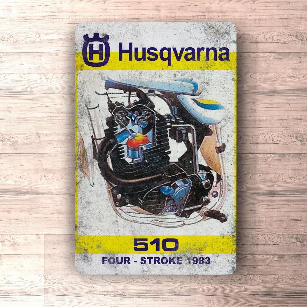 Husqvarna 510 Four Stroke 1983 Vintage Reklame Reproduktion Skilte, Musemåtte, Dørmåtte-Vintage Moto Skilte-Husqvarna-Garage Culture Shop- garage - man cave - merchandise
