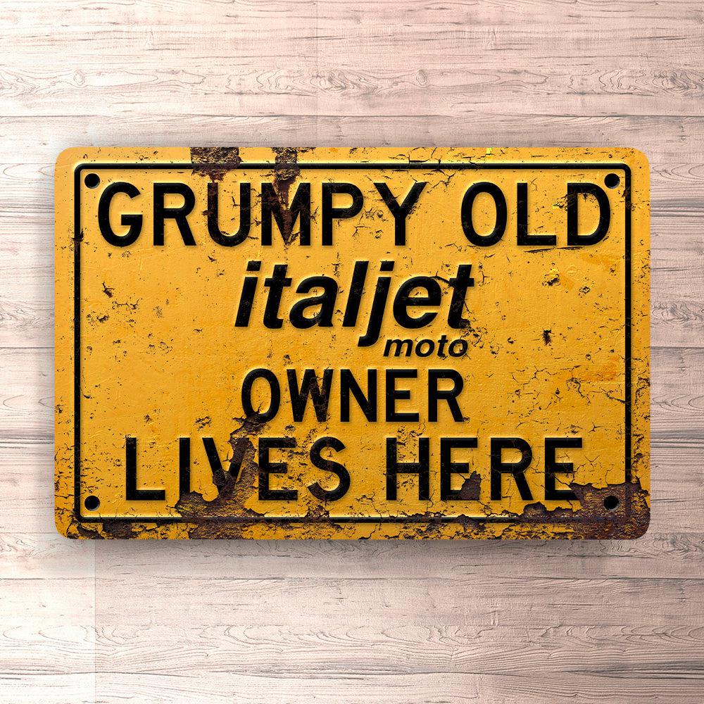 Italjet Grumpy Old Italjet Owner Lives Here Skilte, Musemåtte, Dørmåtte , Plakat-Skilte-Italjet-Garage Culture Shop- garage - man cave - merchandise