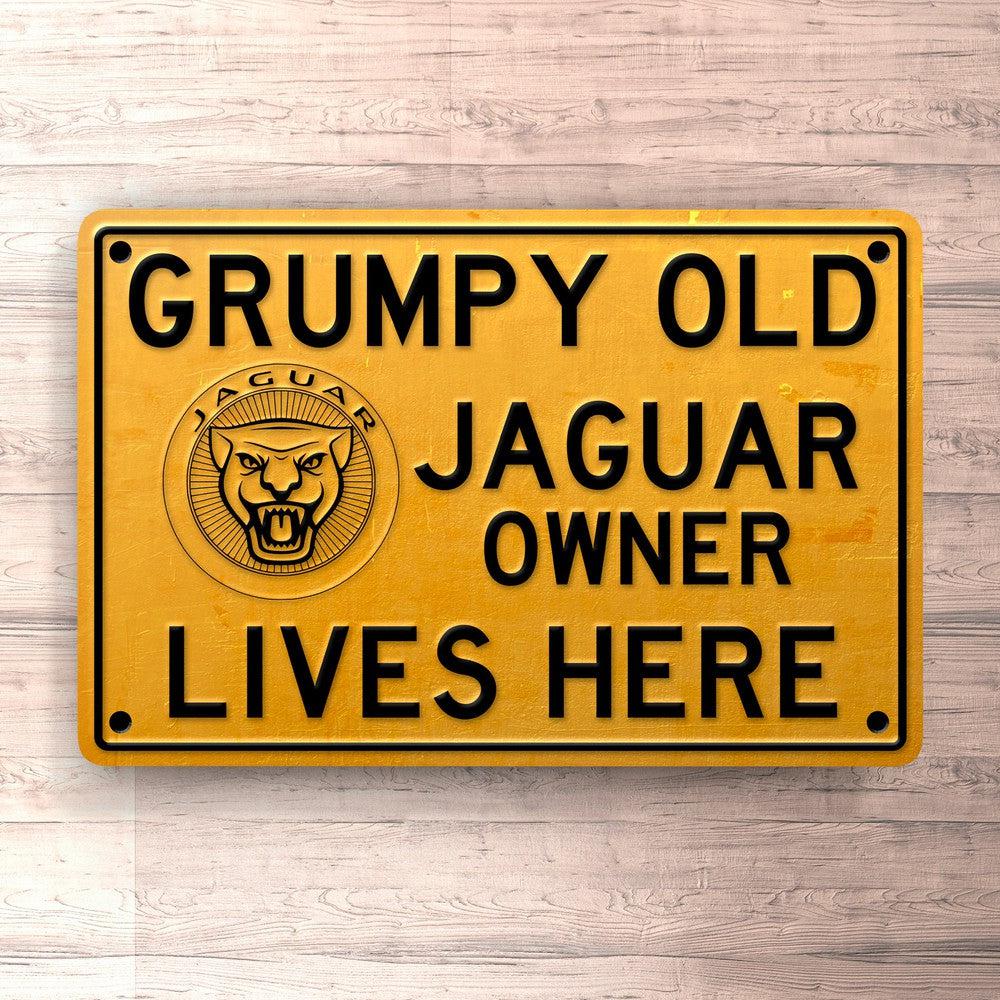 Jaguar Grumpy Old Jaguar Owner Lives Here Skilte, Musemåtte, Dørmåtte , Plakat-Skilte-Jaguar-Garage Culture Shop- garage - man cave - merchandise