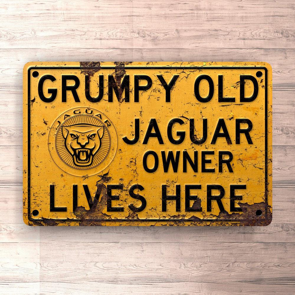 Jaguar Grumpy Old Jaguar Owner Lives Here Skilte, Musemåtte, Dørmåtte , Plakat-Skilte-Jaguar-Garage Culture Shop- garage - man cave - merchandise
