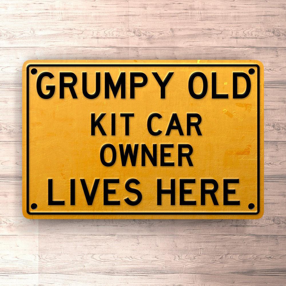 Kit Car Grumpy Old Kit Car Owner Lives Here Skilte, Musemåtte, Dørmåtte , Plakat-Skilte-Kit Car-Garage Culture Shop- garage - man cave - merchandise