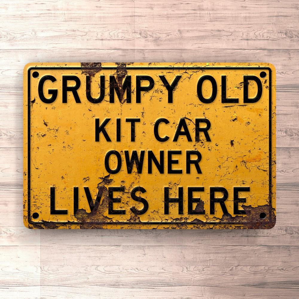 Kit Car Grumpy Old Kit Car Owner Lives Here Skilte, Musemåtte, Dørmåtte , Plakat-Skilte-Kit Car-Garage Culture Shop- garage - man cave - merchandise