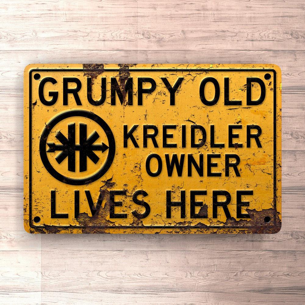 Kreidler Grumpy Old Kreidler Owner Lives Here Skilte, Musemåtte, Dørmåtte , Plakat-Skilte-Kreidler-Garage Culture Shop- garage - man cave - merchandise