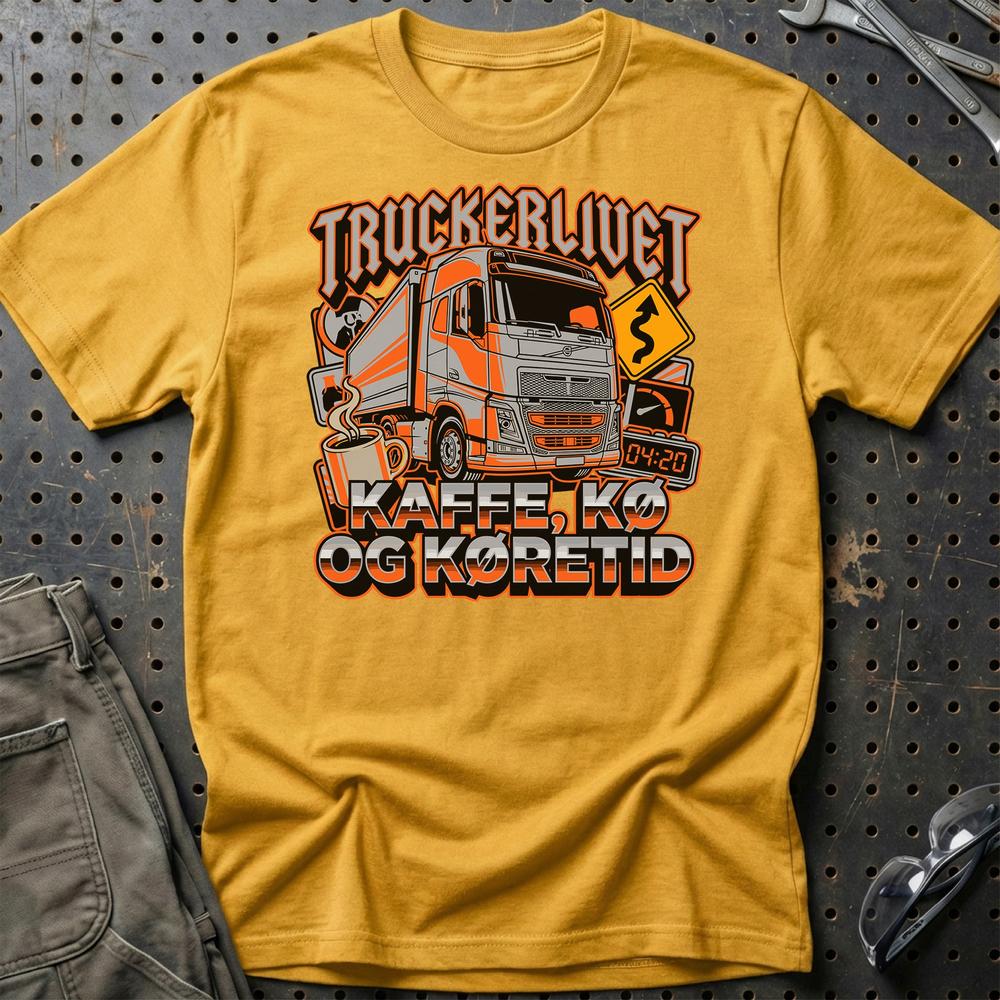 Lastbilchauffør Truckerlivet, Kaffe, Kø og Køretid - Unisex T-Shirt , Bomuld-Beklædning-Garage Culture-Guld-S-Garage Culture Shop- garage - man cave - merchandise